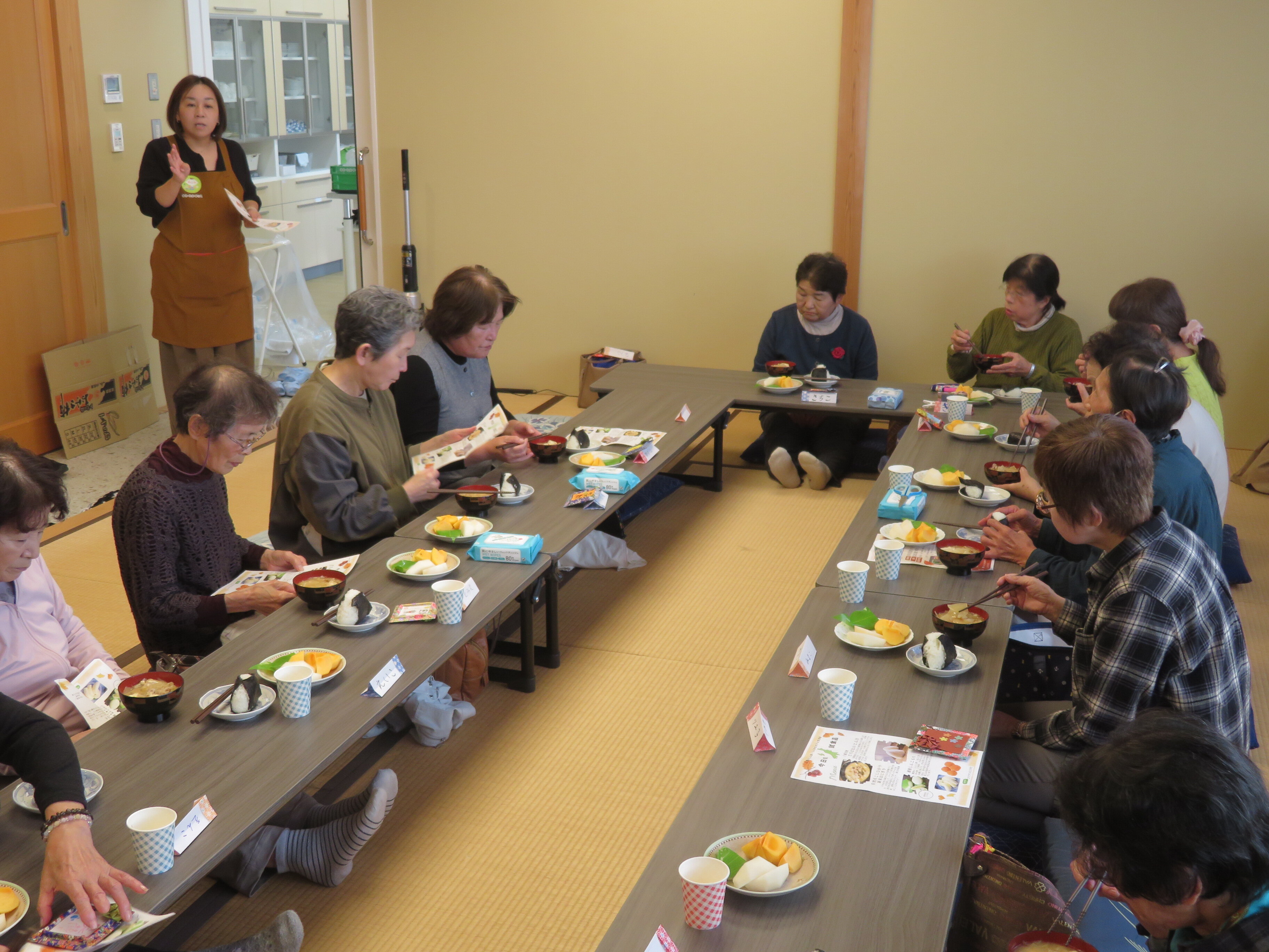 交流会の後半は、新潟から持参したおいしい特産品を味わいながらお食事会