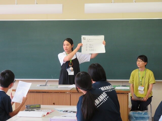 クイズを交えたペットボトルキャップのミニ学習会を行いました
