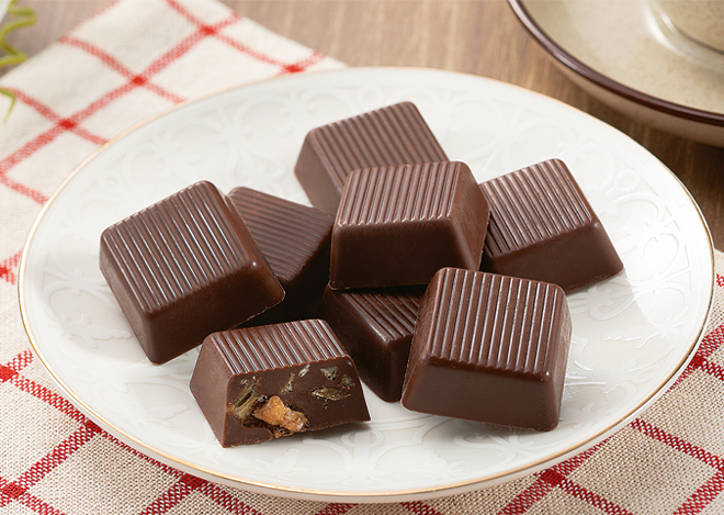 コープざくざくブロックチョコレート（芋けんぴ入り）の写真